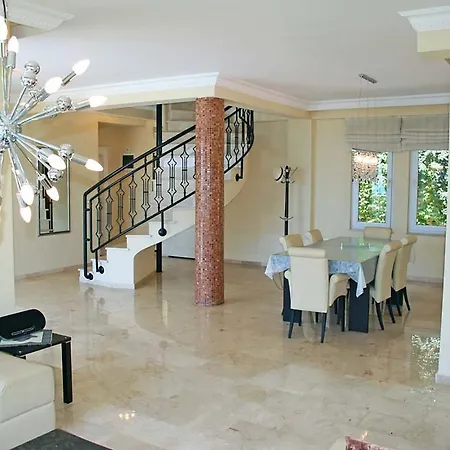 Gold City Villa 3+1 Privet Pool Apartman Mahmutlar
